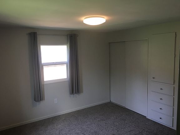 5th image of 921 Autumn Ln Unit 258