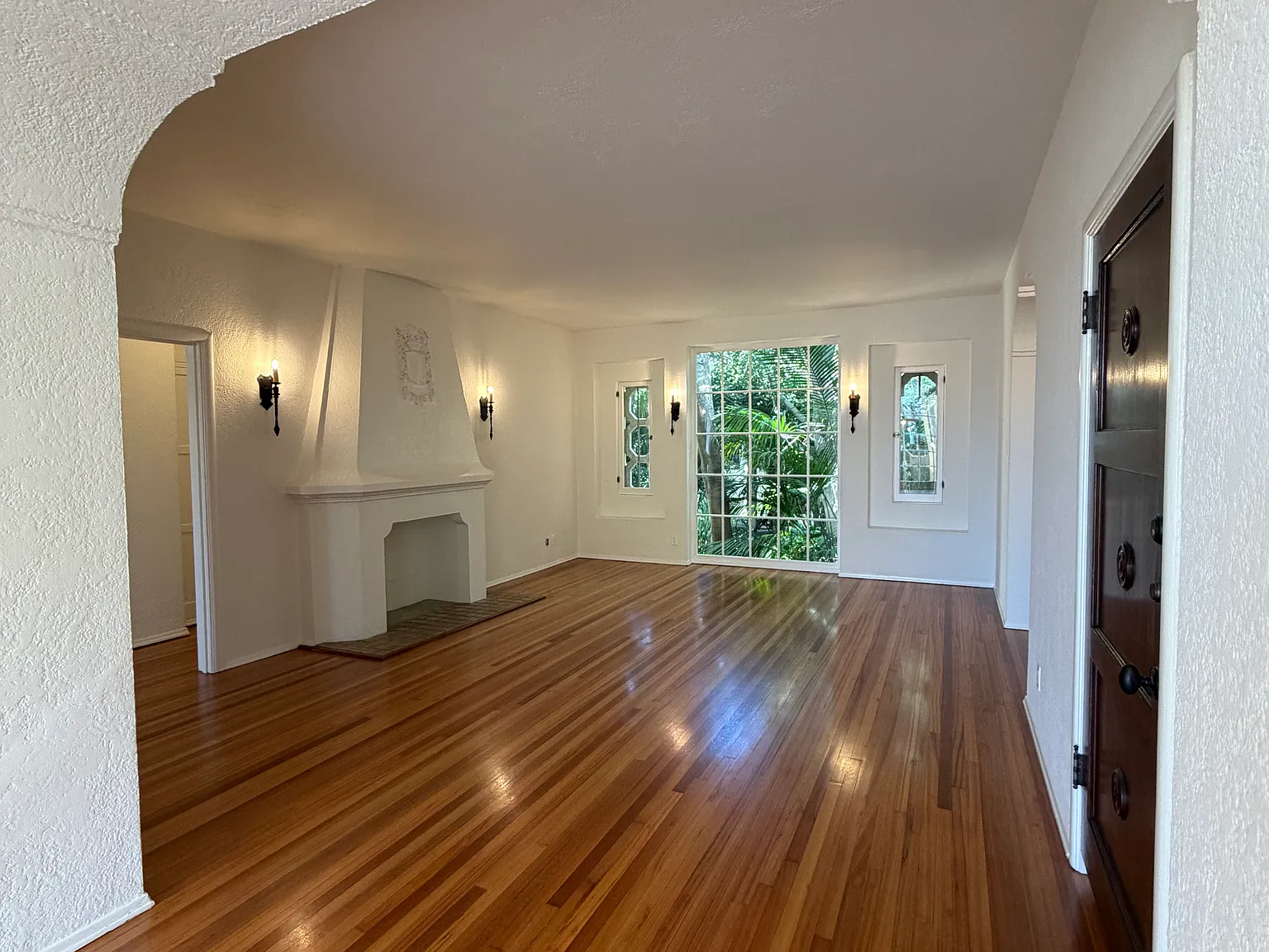 1 bed, 1000 sqft, $4,400 — Photo 2