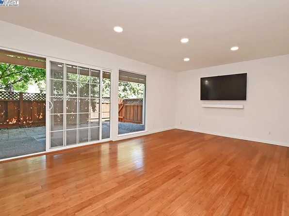 847 Division St APT A, Pleasanton, CA 94566