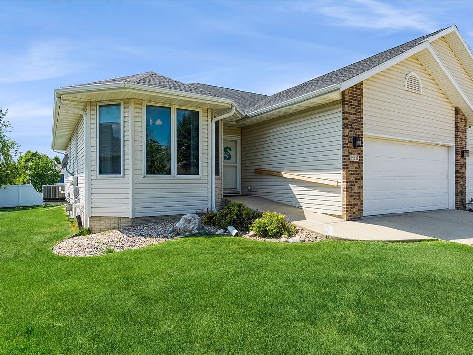 930 Dorchester Pl NE, Cedar Rapids, IA 52402 Zillow