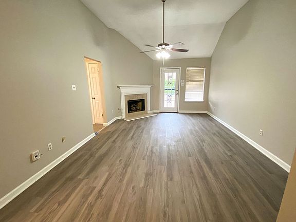 2nd image of 1633 Dexter Ln