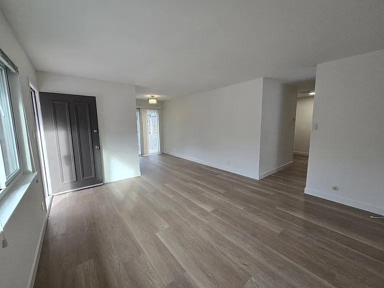 910 Academy Ave — Photo 4