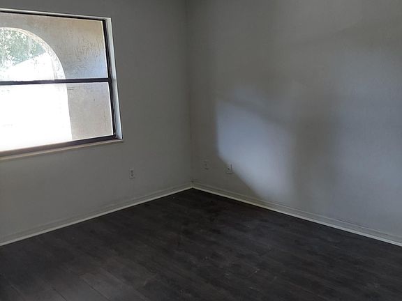 3rd image of 970 Beau Ct