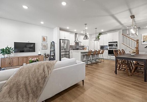 5th image of 1124 Drummond Ave