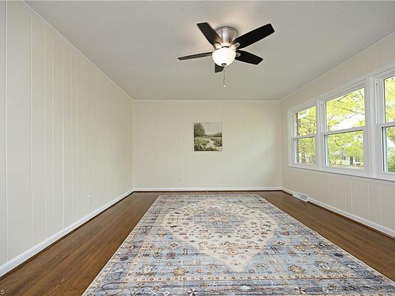 5th image of 321 Clapp St