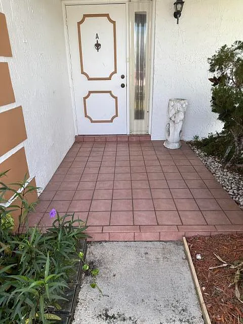 1225 — Photo 3