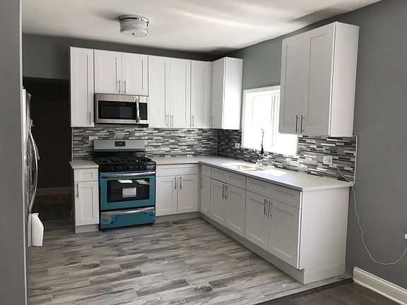 4th image of 5331 S Sacramento Ave