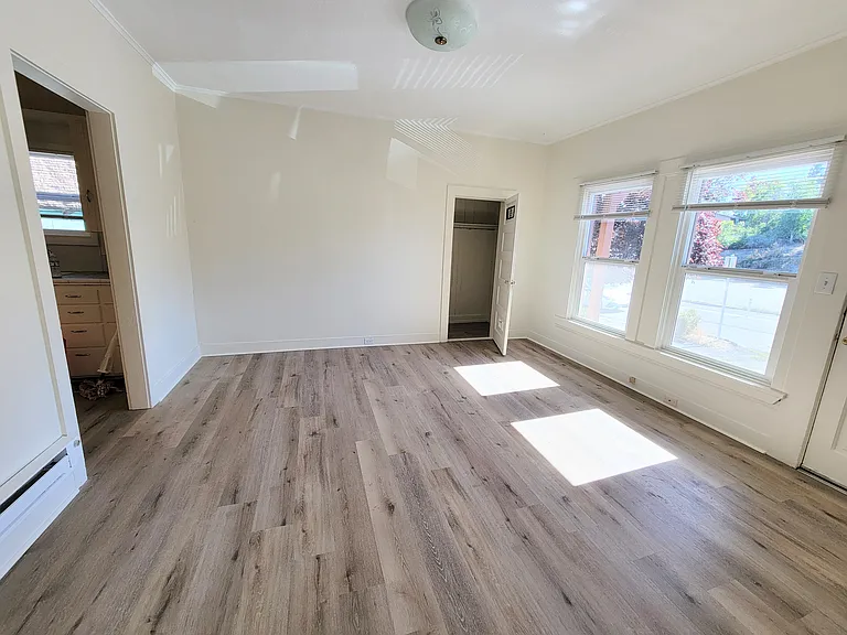 1937 Oregon Ave #1 — Photo 2