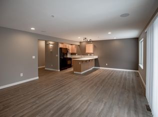 1815 Larch Way #B, Lynnwood, WA 98036
