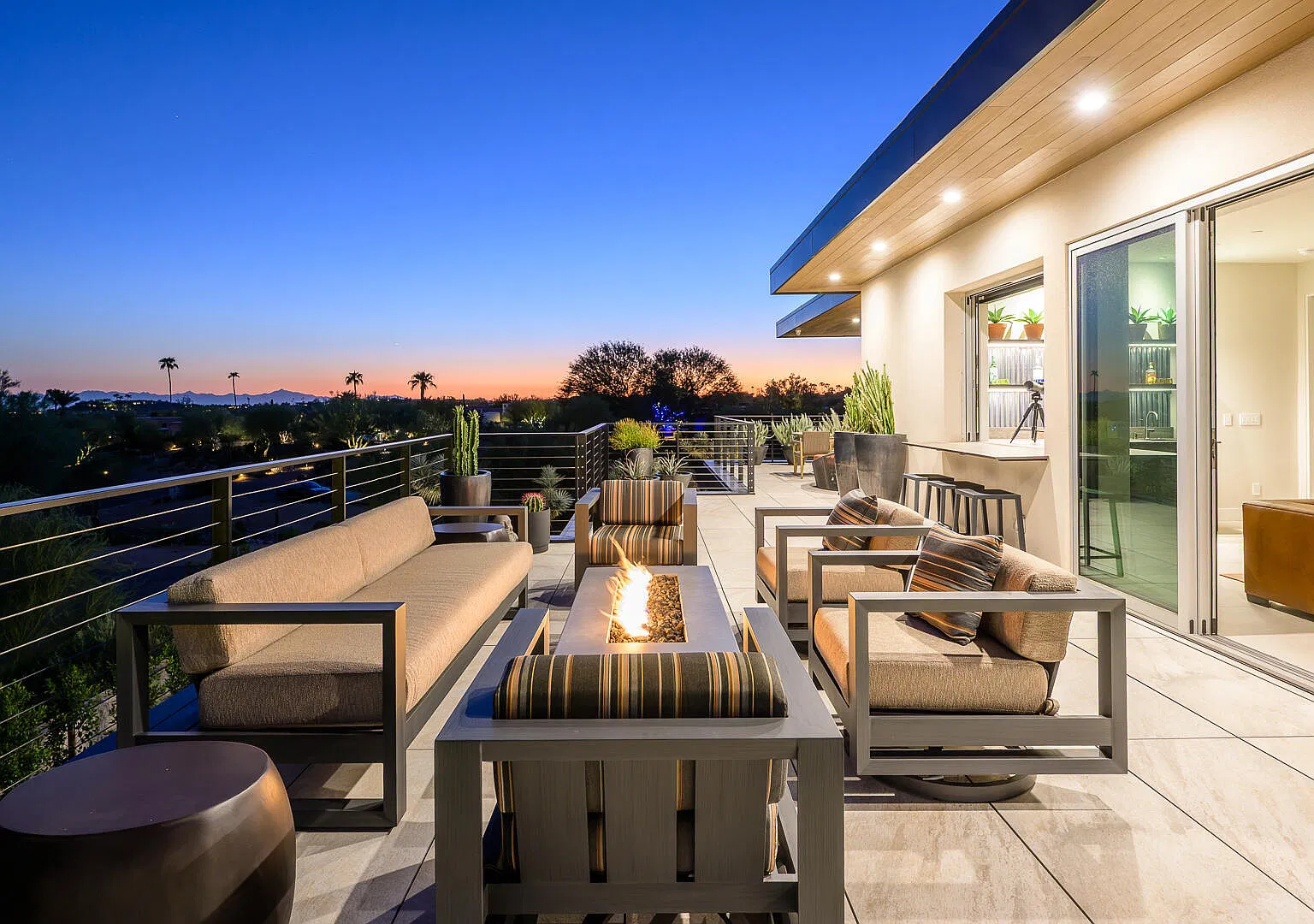 5 bed, 5.5 bath, 5657 sqft, $30,000 — Photo 4