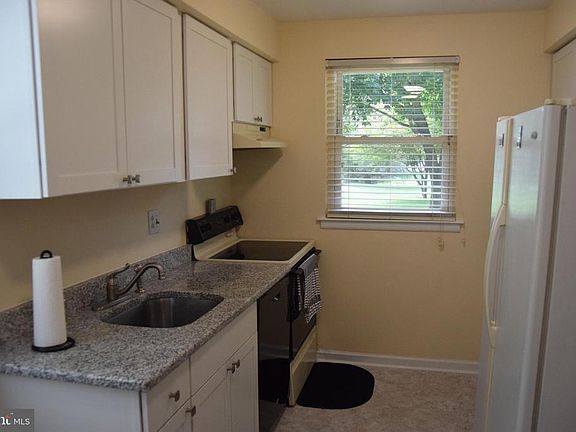 3rd image of 306 Astor Ct