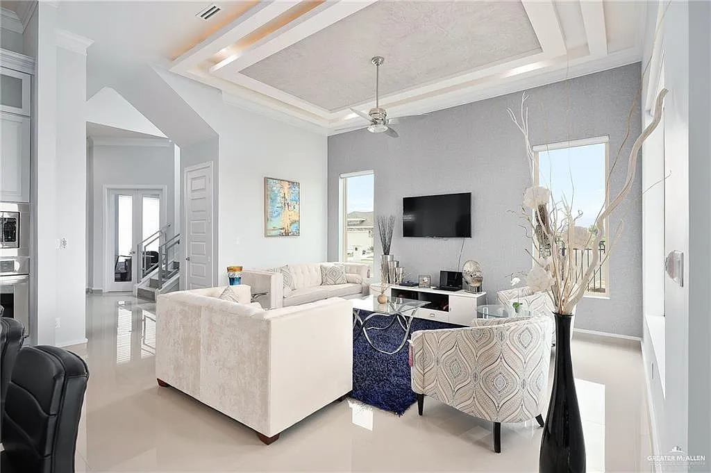 4 bed, 3.5 bath, 2742 sqft, $3,400 — Photo 4