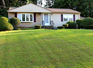 71 2nd Island Rd, Webster, MA 01570