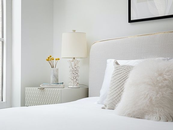 4th image of 535 W 43rd St #15C