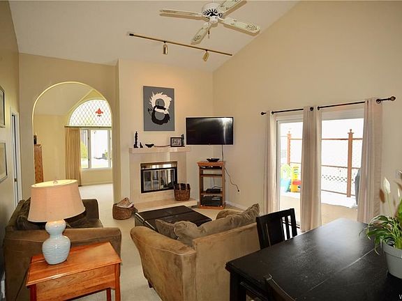 3rd image of 14 Sugar Berry Ln