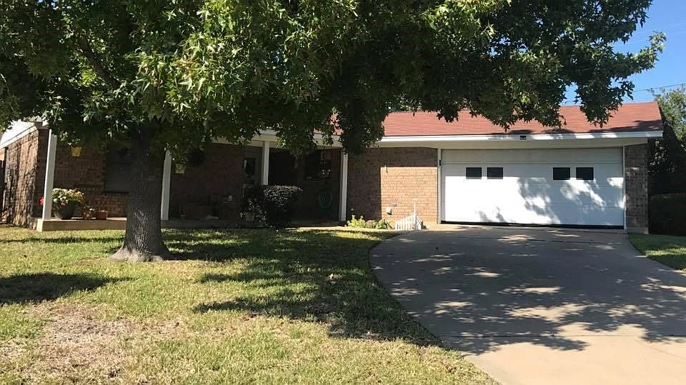 1st image of 903 Brazos Dr