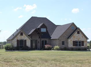 6200 Meadowlands Dr, Krum, TX 76249