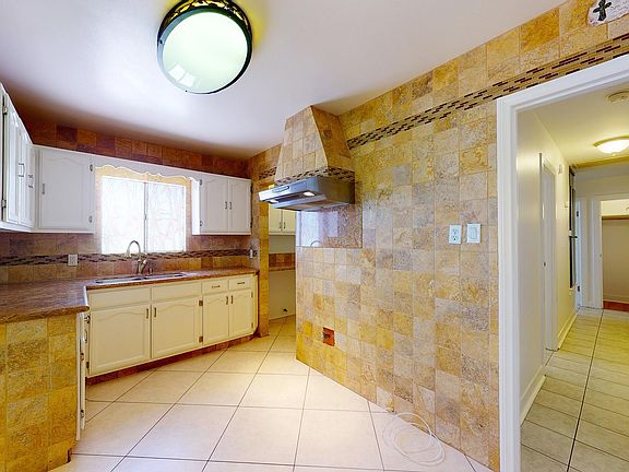 4th image of 3031 Glenmanor Pl