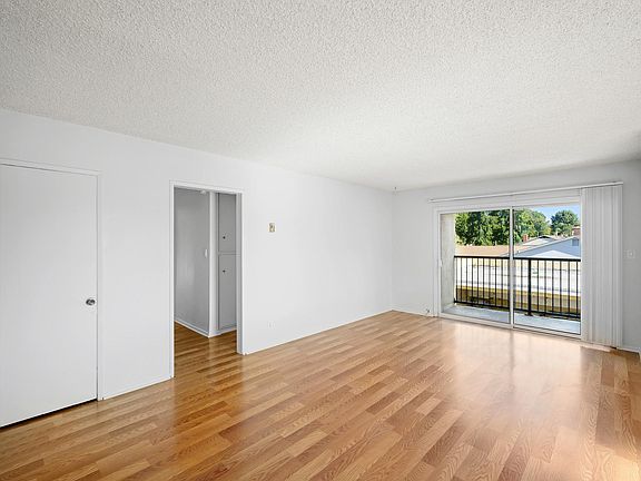 4th image of 17463 Vanowen St #10