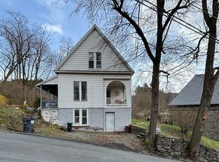 12 Elizabeth St, Hawley, PA 18428