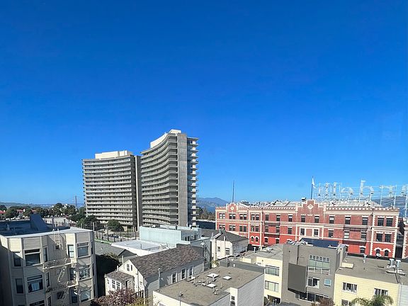 5th image of 950 Bay St #25