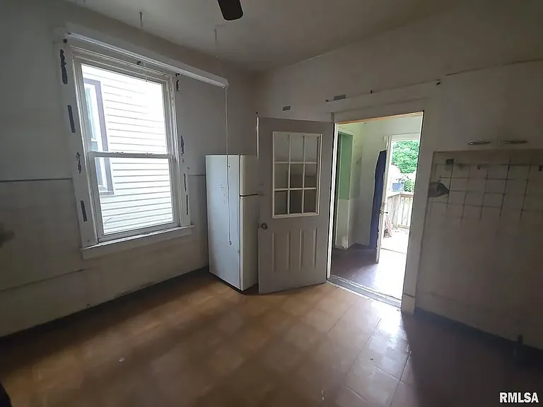 800 S Greenlawn Ave — Photo 10