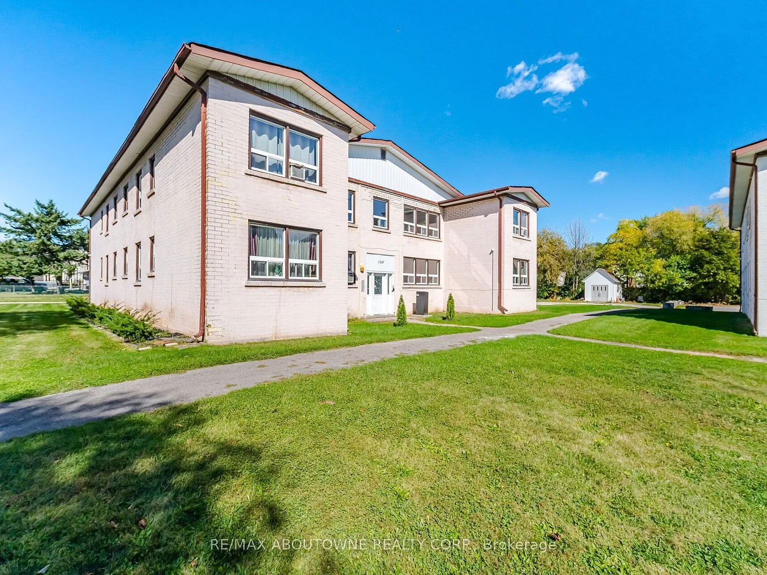 2 bed, $2,050 — Photo 2