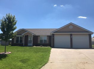 1521 Columbine Dr, Junction City, KS 66441