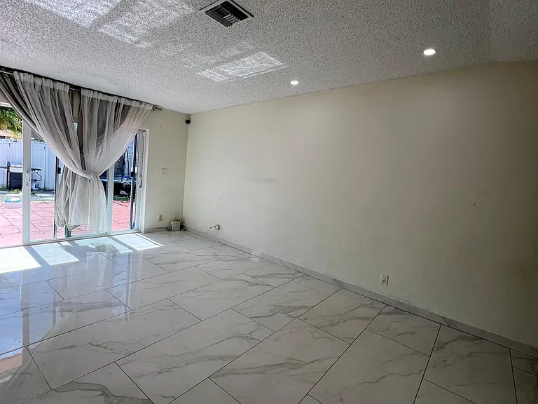 7956 Pembroke Rd — Photo 2