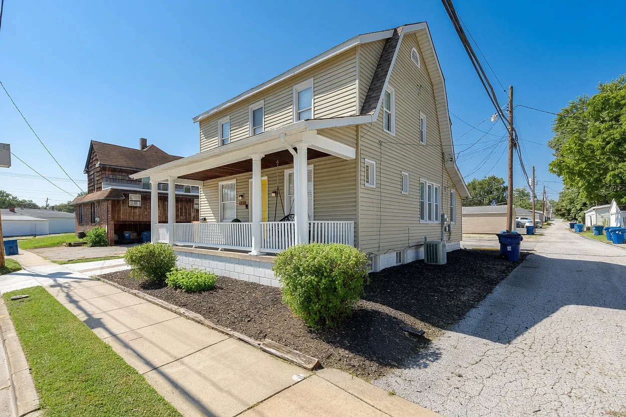 4 bed, 1678 sqft, $5,600 — Photo 2
