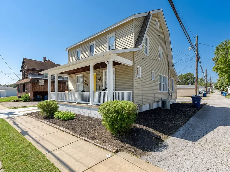 1509 W Clark St — Photo 2