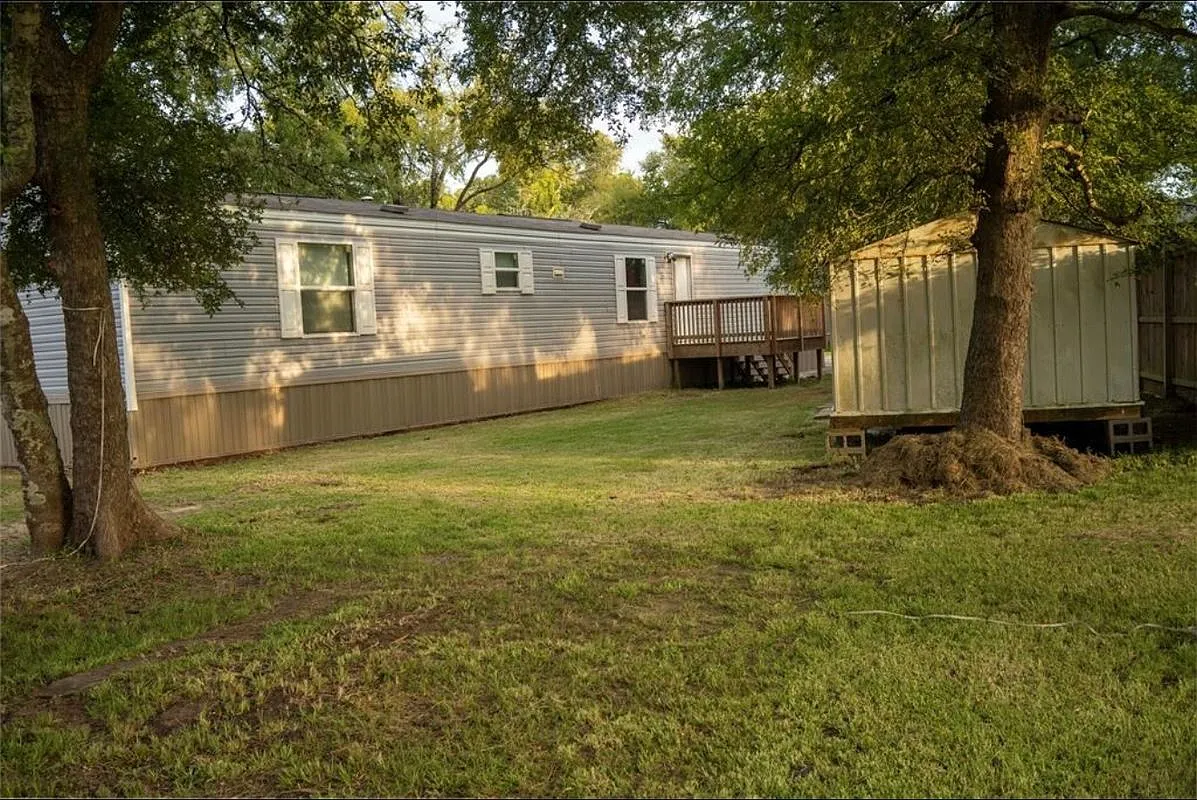 3 bed, 1.5 bath, 1100 sqft, $1,350 — Photo 1