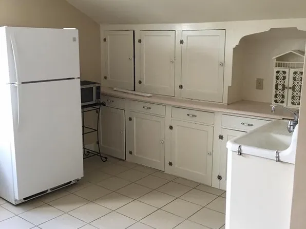 446 W 6th Ave #A, Oshkosh, WI 54902