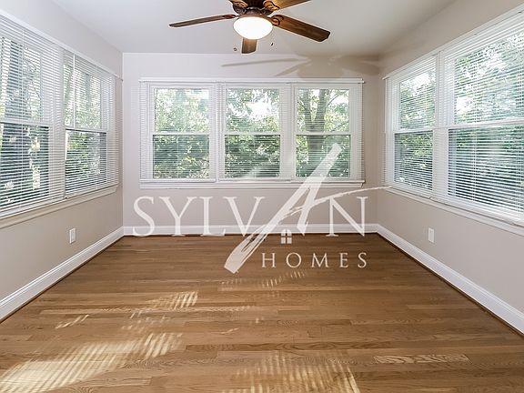 019-photo-living-room-11869942_09282022