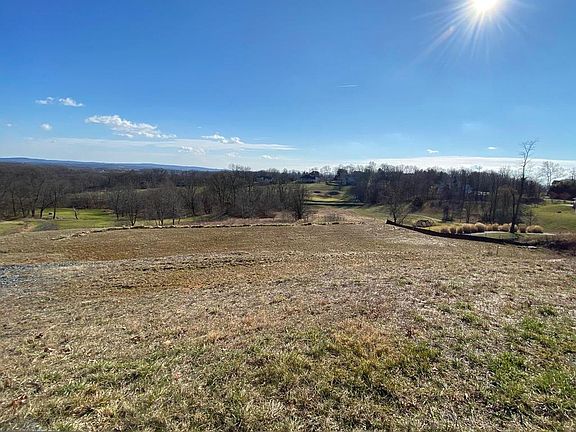 5th image of 17940 Stoneleigh Dr