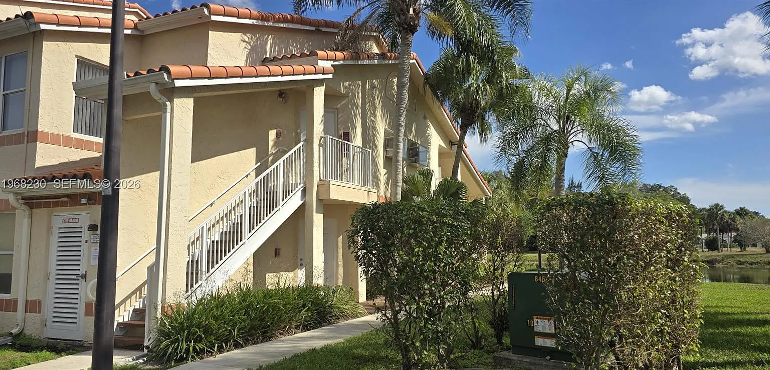 Coral Key Condo — Photo 1