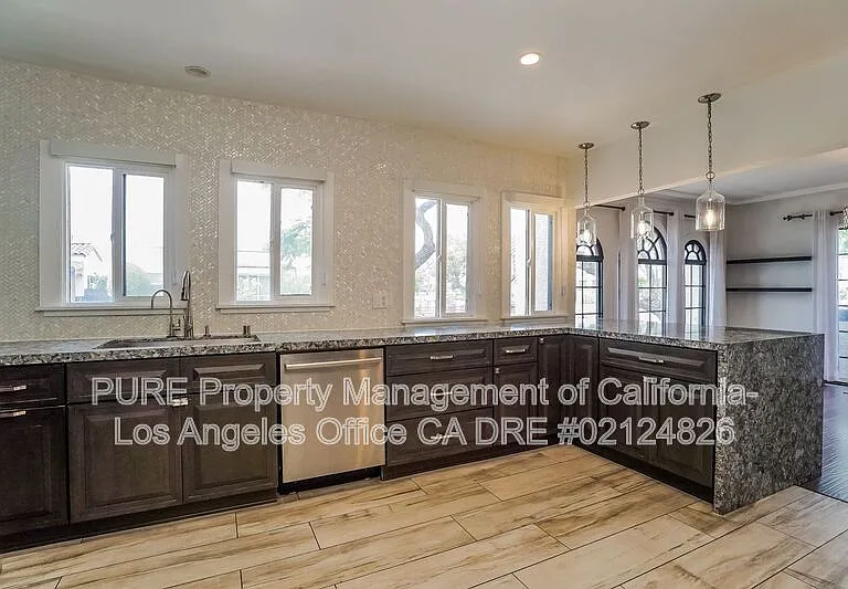 5049 Pickford St — Photo 7