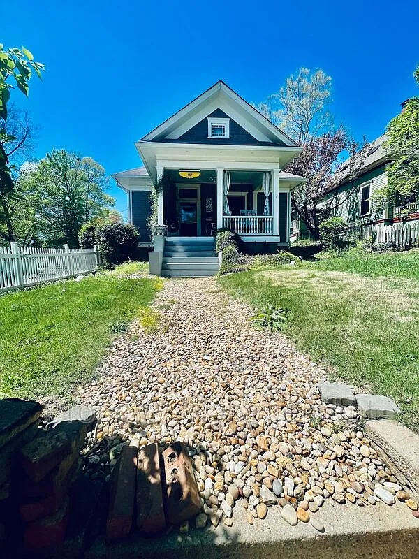 3 bed, 2.0 bath, 1682 sqft, $3,000 — Photo 1