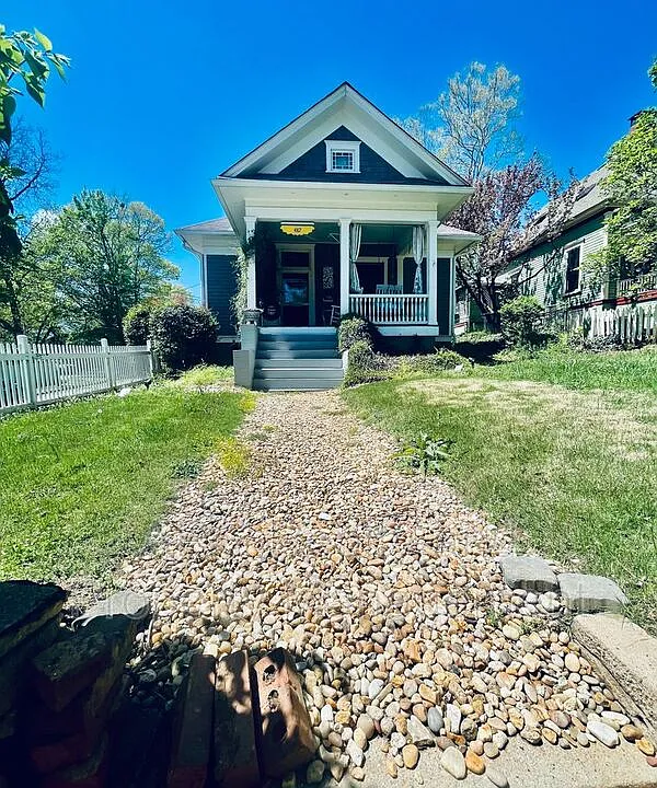 487 Boulevard SE