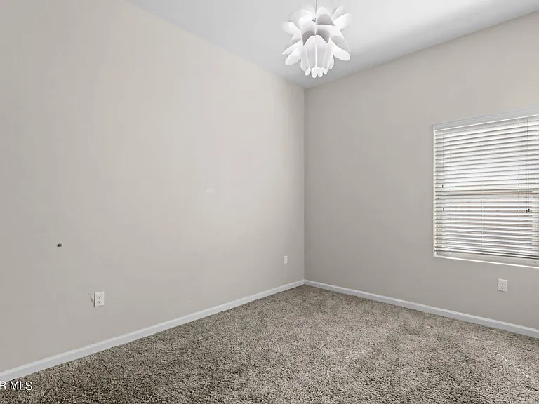 400 Royal Crown Rd — Photo 33