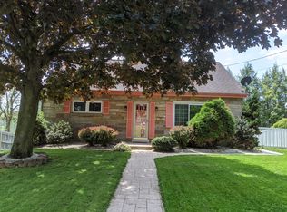 20 Springcrest Dr, Akron, PA 17501