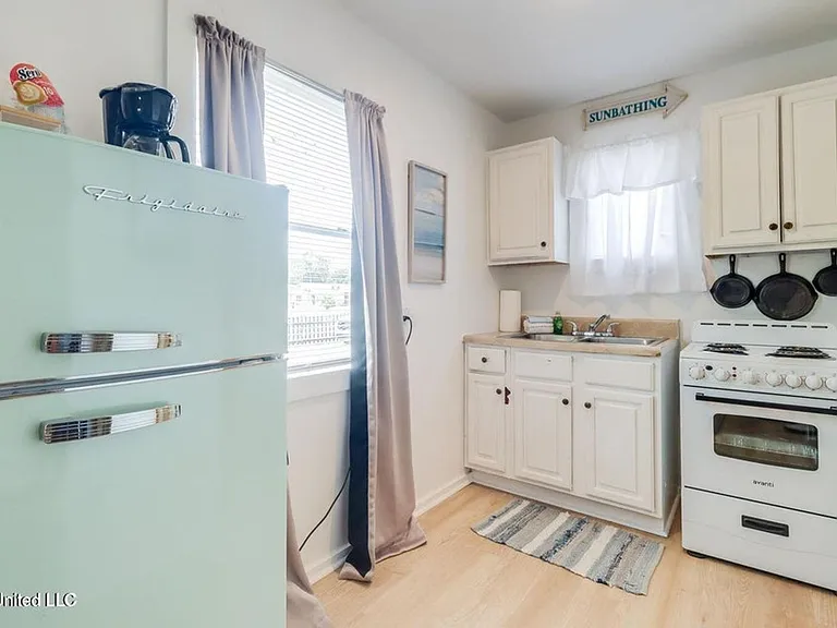 1812 Market St — Photo 6
