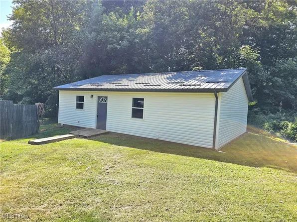 23605 County Road 93, Fresno, OH 43824