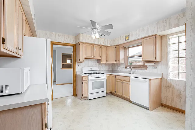 8658 N Merrill St — Photo 5