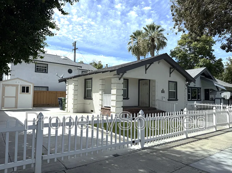 1 bed, 1.0 bath, 698 sqft, $1,750 — Photo 2