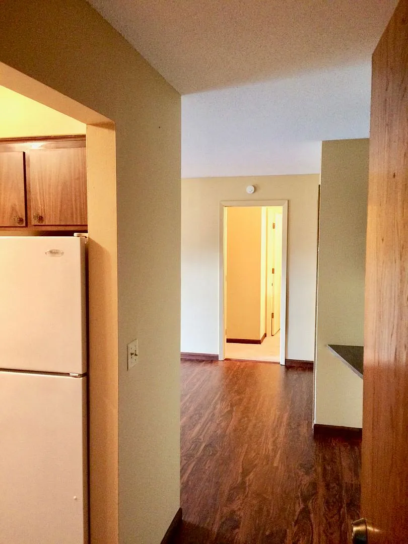Prime Location + Heat And Water — Photo 3
