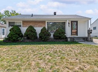 31511 Hazelwood St, Westland, MI