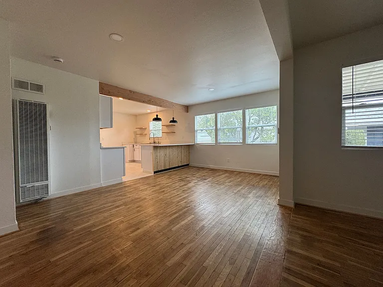 5714 Traffic Way — Photo 3