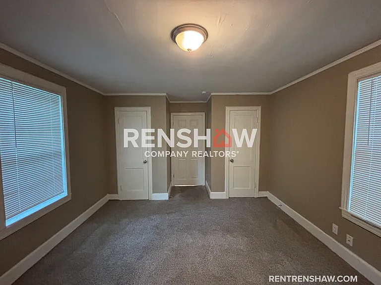 2458 Whitney Ave — Photo 17