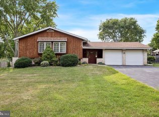 521 Falcon Rd, Audubon, PA 19403